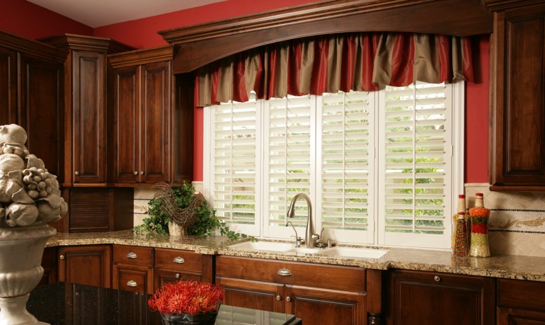 Clearwater kitchen shutter and cornice valance